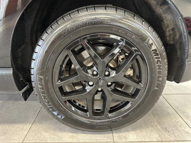 Photo of 2024 Agate Black Metallic Ford Edge