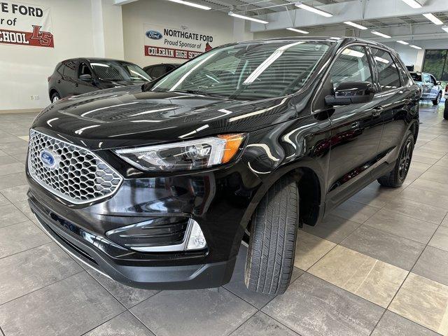 Photo of 2024 Agate Black Metallic Ford Edge