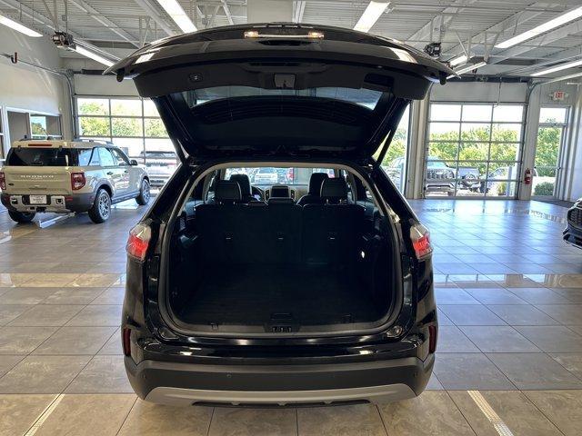 Photo of 2024 Agate Black Metallic Ford Edge