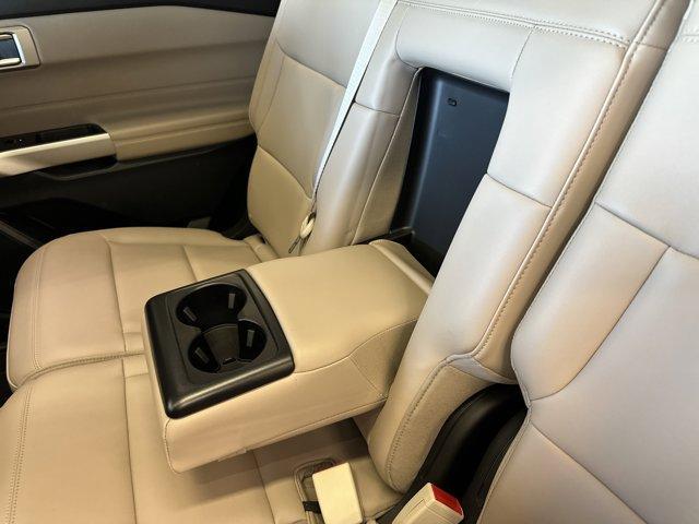 Photo of 2023 Star White Ford Explorer