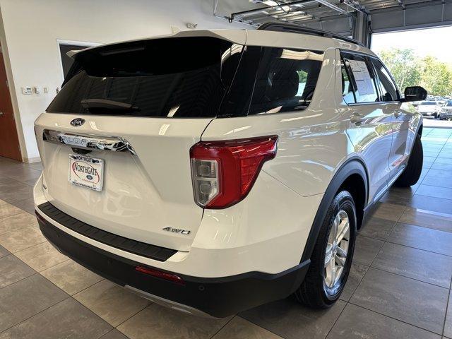 Photo of 2023 Star White Ford Explorer