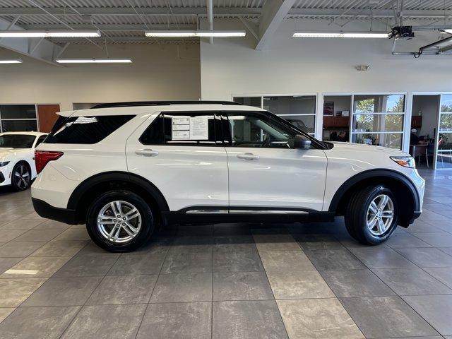 Photo of 2023 Star White Ford Explorer