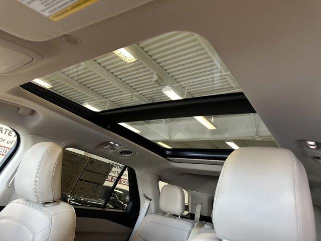 Photo of 2023 Star White Ford Explorer