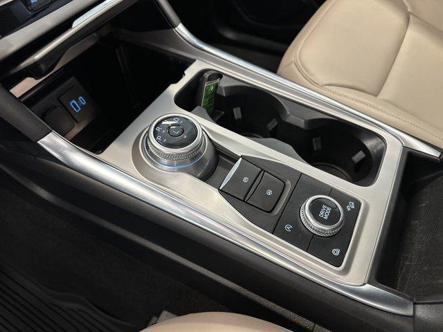 Photo of 2023 Star White Ford Explorer