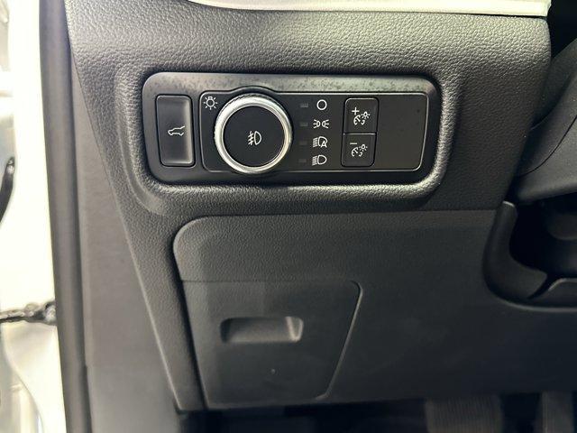 Photo of 2023 Star White Ford Explorer