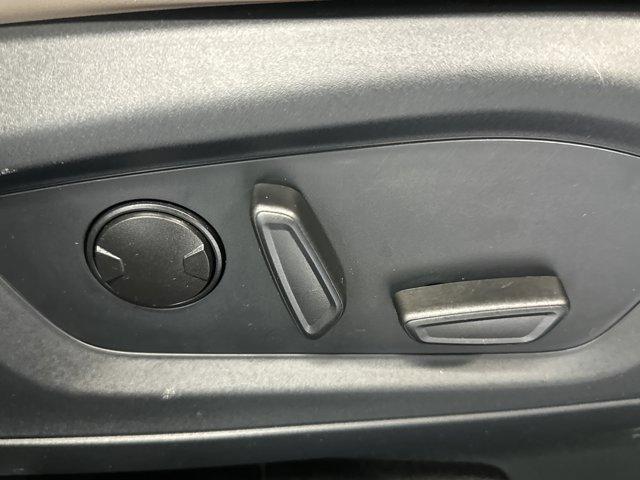 Photo of 2023 Star White Ford Explorer