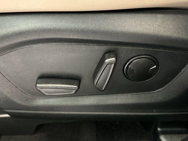 Photo of 2023 Star White Ford Explorer