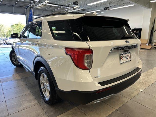 Photo of 2023 Star White Ford Explorer