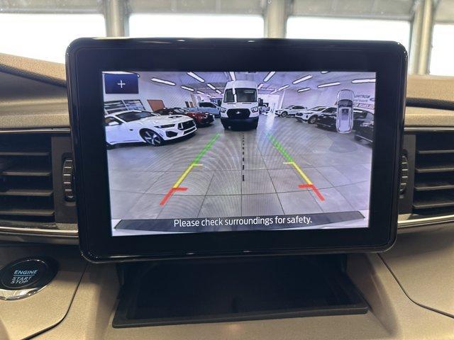 Photo of 2023 Star White Ford Explorer