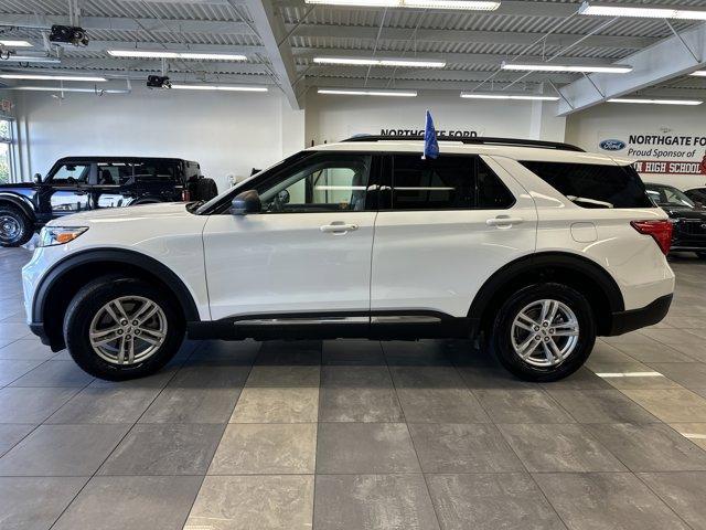 Photo of 2023 Star White Ford Explorer