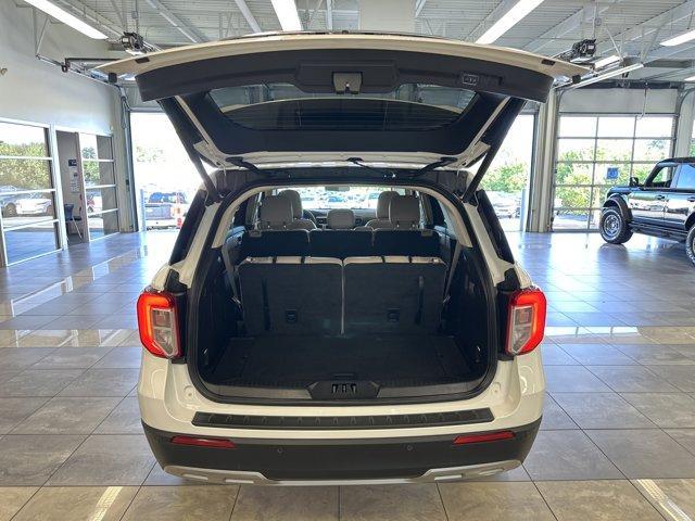 Photo of 2023 Star White Ford Explorer