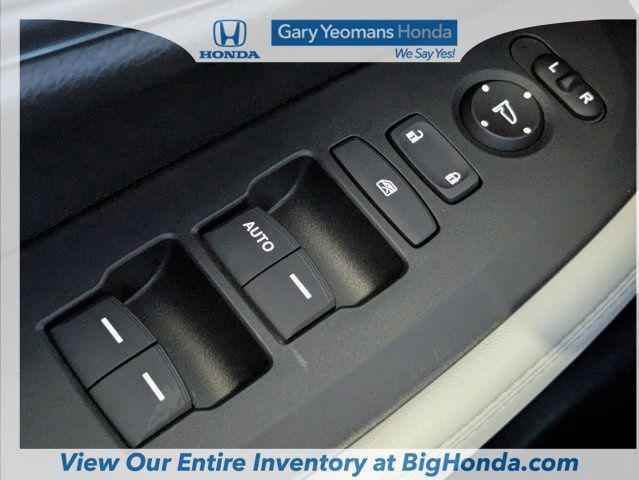 Photo of 2026 SOLAR SILV MET Honda HR-V