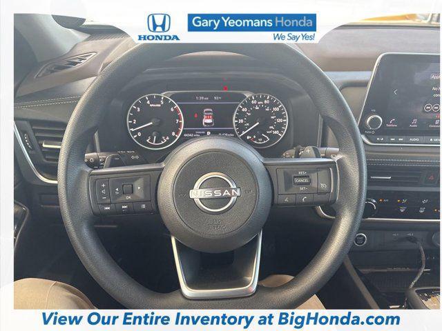 Photo of 2023 Glacier White Nissan Rogue