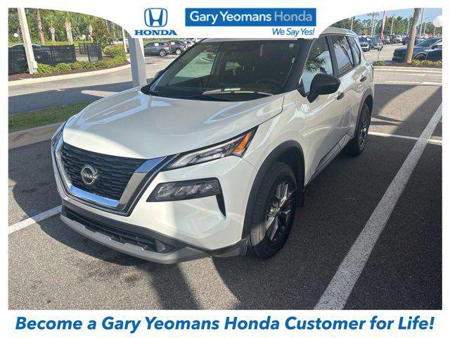 Photo of 2023 Glacier White Nissan Rogue