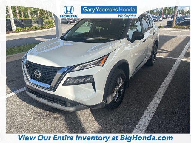 Photo of 2023 Glacier White Nissan Rogue