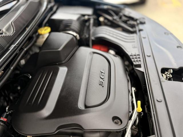 Photo of 2021 Fathom Blue Pearlcoat Chrysler Pacifica