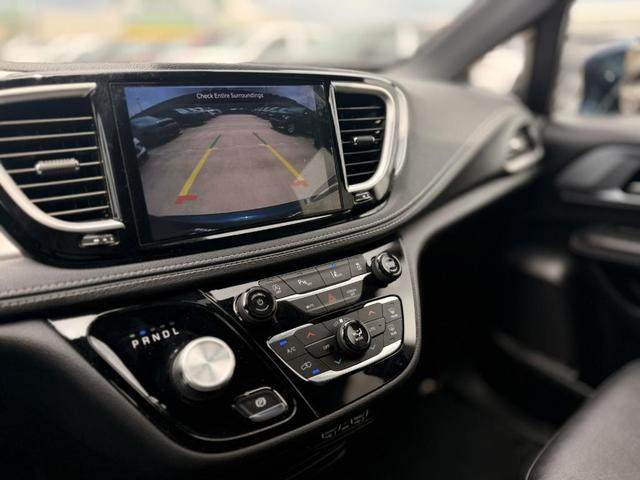 Photo of 2021 Fathom Blue Pearlcoat Chrysler Pacifica