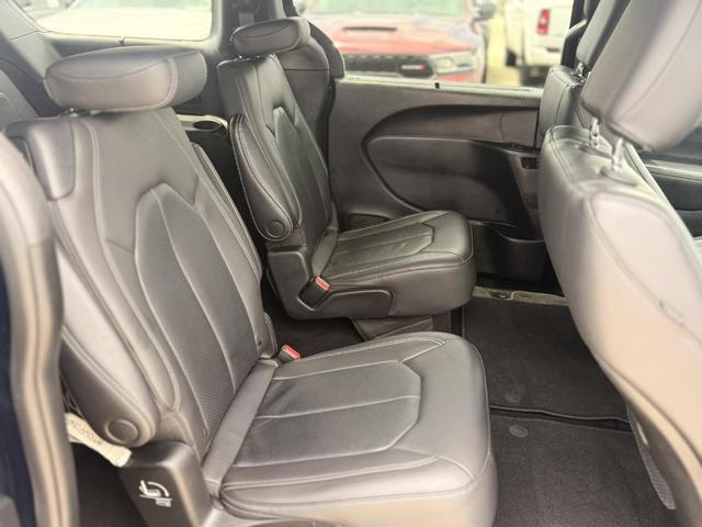 Photo of 2021 Fathom Blue Pearlcoat Chrysler Pacifica