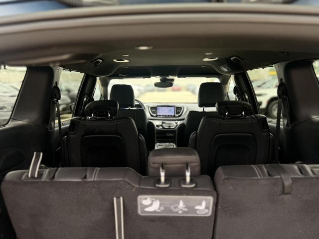 Photo of 2021 Fathom Blue Pearlcoat Chrysler Pacifica