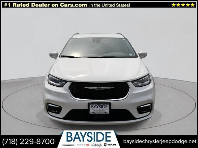 Photo of 2022 Bright White Clearcoat Chrysler Pacifica
