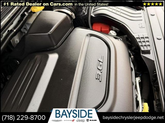 Photo of 2022 Bright White Clearcoat Chrysler Pacifica