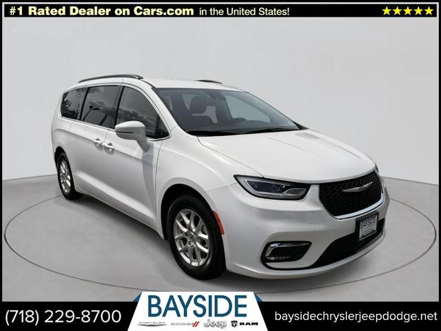 Photo of 2022 Bright White Clearcoat Chrysler Pacifica
