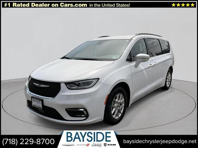 Photo of 2022 Bright White Clearcoat Chrysler Pacifica