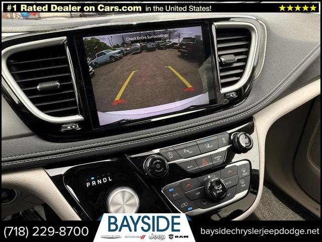 Photo of 2022 Bright White Clearcoat Chrysler Pacifica