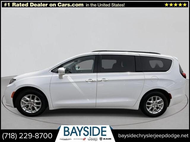 Photo of 2022 Bright White Clearcoat Chrysler Pacifica