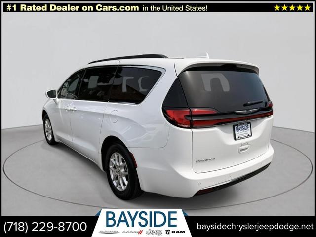 Photo of 2022 Bright White Clearcoat Chrysler Pacifica