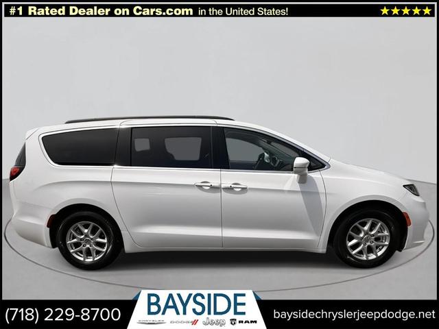 Photo of 2022 Bright White Clearcoat Chrysler Pacifica