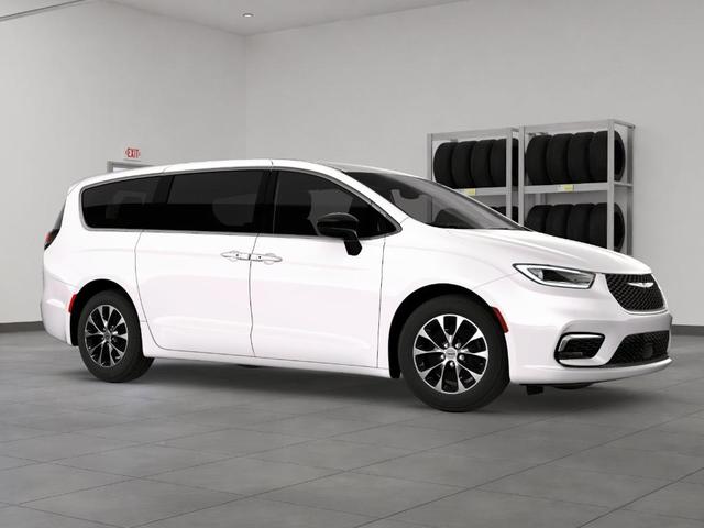 Photo of 2026 Bright White Clearcoat Chrysler Pacifica