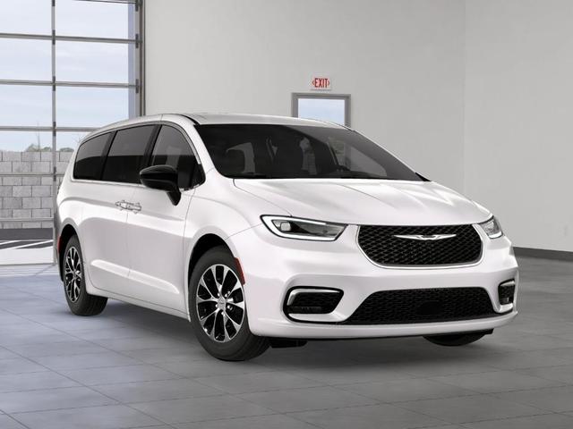 Photo of 2026 Bright White Clearcoat Chrysler Pacifica