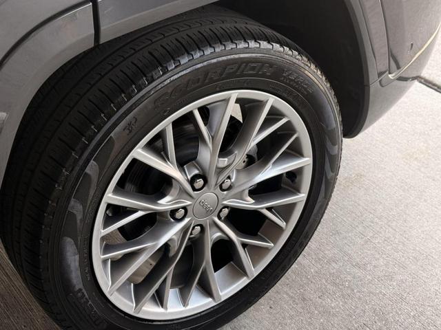 Photo of 2023 Metallic Jeep Grand Cherokee
