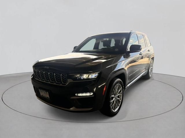 Photo of 2023 Metallic Jeep Grand Cherokee