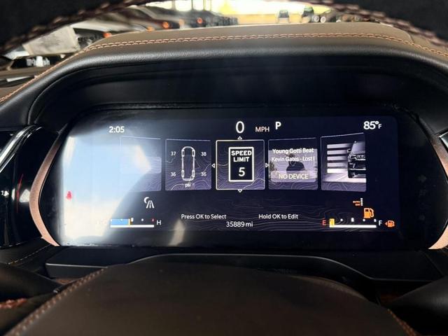 Photo of 2023 Metallic Jeep Grand Cherokee