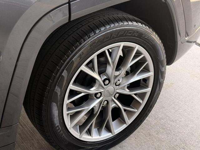 Photo of 2023 Metallic Jeep Grand Cherokee