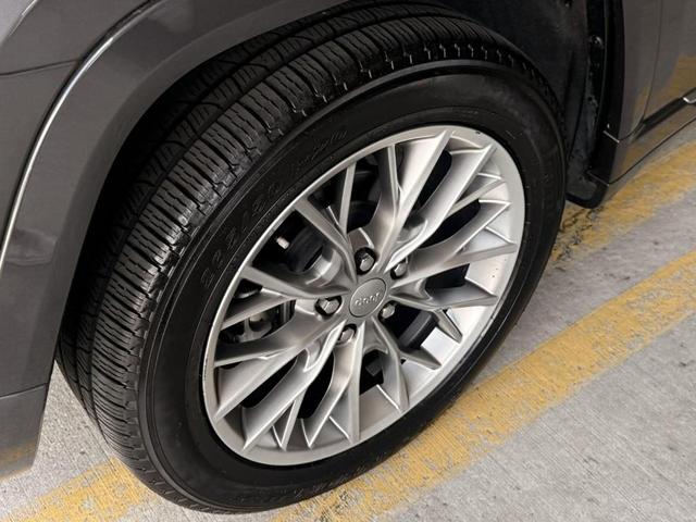 Photo of 2023 Metallic Jeep Grand Cherokee