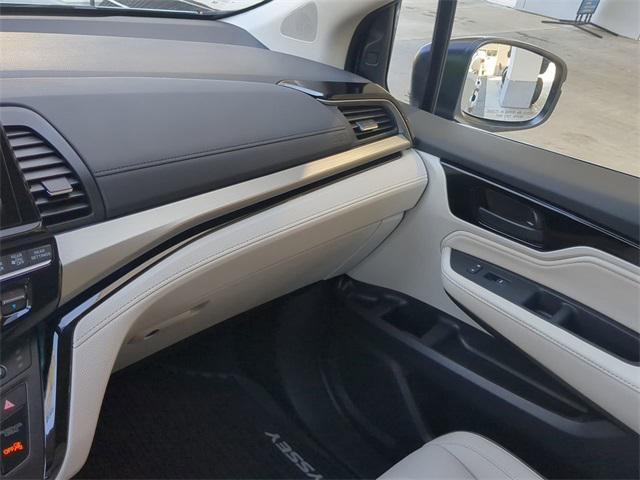 Photo of 2025 Silver Metallic Honda Odyssey