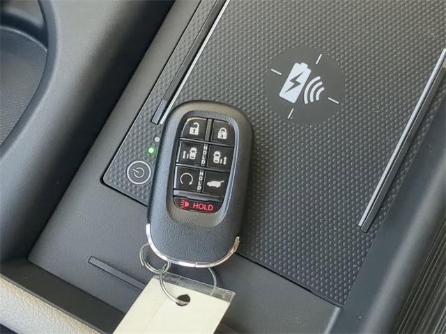Photo of 2025 Silver Metallic Honda Odyssey