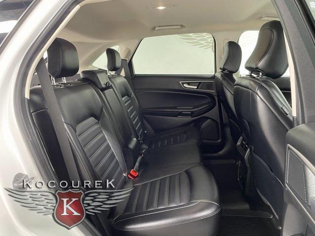 Photo of 2022 Oxford White Ford Edge