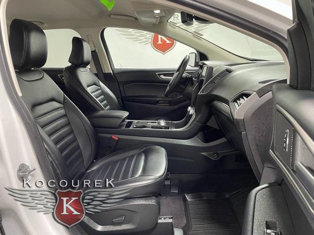 Photo of 2022 Oxford White Ford Edge