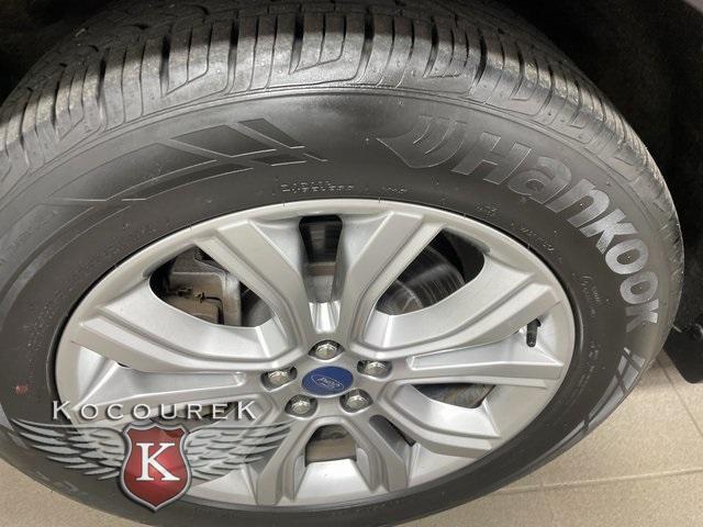 Photo of 2022 Black Metallic Ford Edge