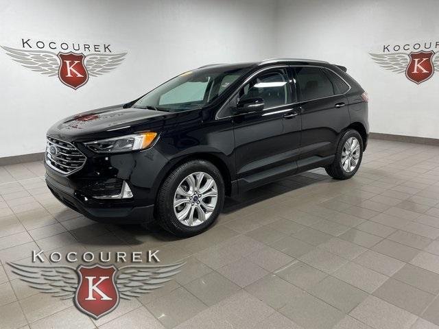 Photo of 2022 Black Metallic Ford Edge