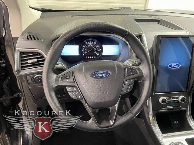Photo of 2022 Black Metallic Ford Edge
