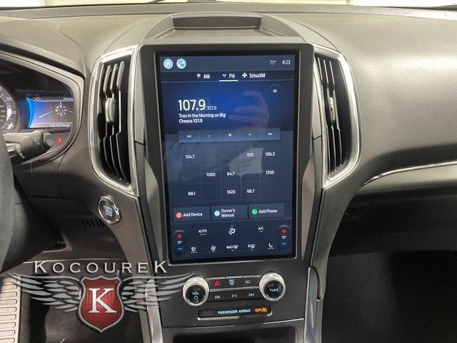 Photo of 2022 Black Metallic Ford Edge
