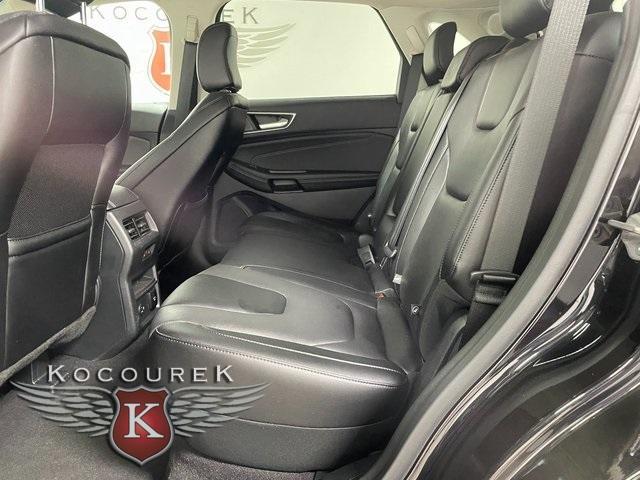 Photo of 2022 Black Metallic Ford Edge