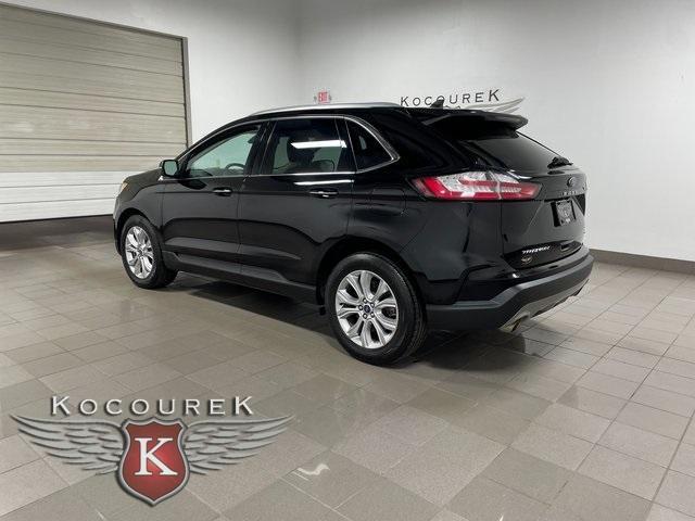 Photo of 2022 Black Metallic Ford Edge