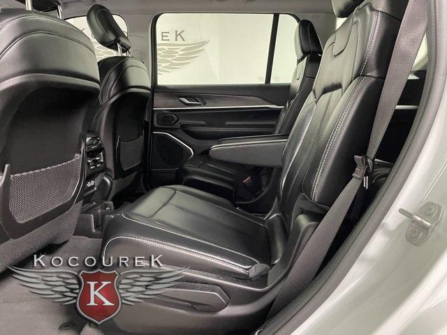 Photo of 2021 Bright White Clearcoat Jeep Grand Cherokee L