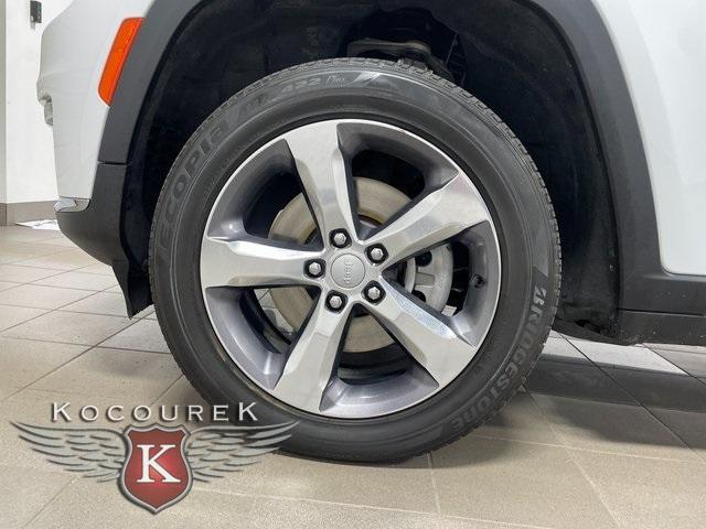 Photo of 2021 Bright White Clearcoat Jeep Grand Cherokee L